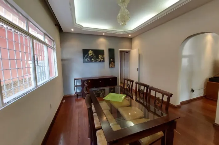 Casa à Venda - Jardim América, 5 Quartos, 193 m2