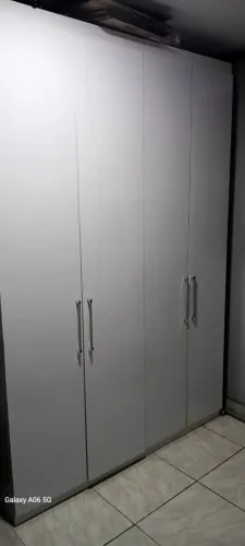Guarda-roupas 4 portas ESPAÇOSO