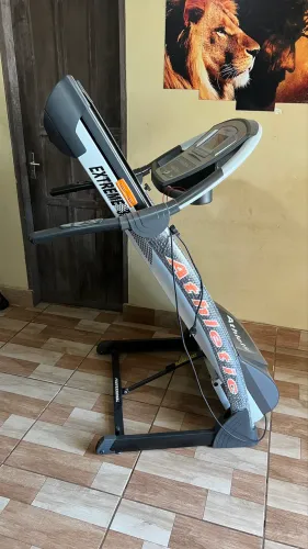 Esteira Profissional Athletic EXTREME 3200T apenas R$ 3.400