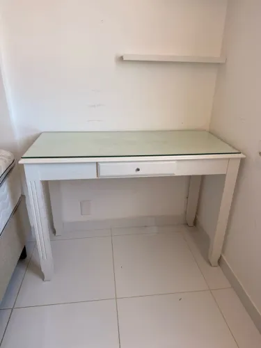 Mesa com cadeira