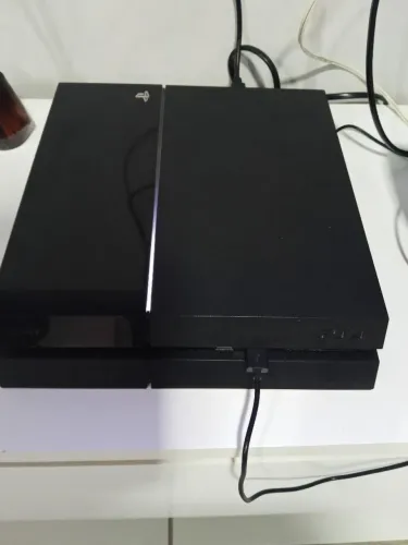 Ps4 500 gb com 7 jogos 4 físico e 3 digital 