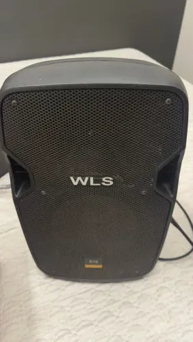 Caixa de som portátil com Bluetooth usada