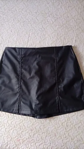 Vendo esse short preto de couro tamanho GG.
