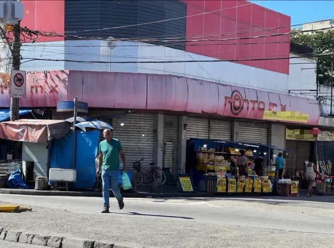 Alugo excelente Loja comercial na Felipe cardoso em Santa Cruz