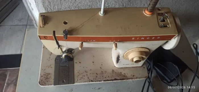 Máquina de Costura Singer