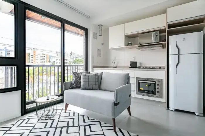 Studio Mobiliado próximo à UFSC e Shopping Villa Romana