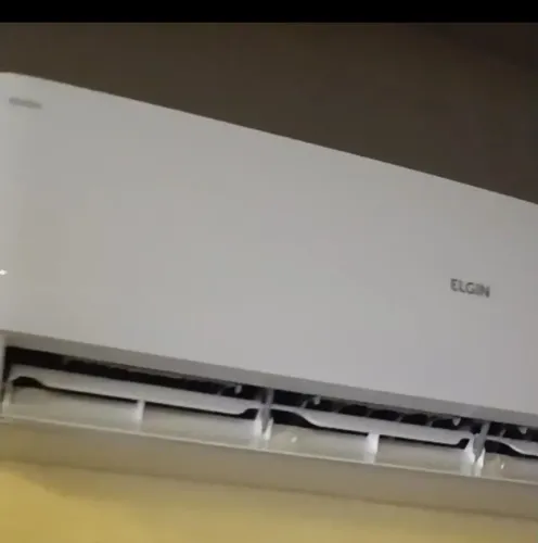 Ar condicionado marca ELGIN 24.000 BTUs semi novo 220 v