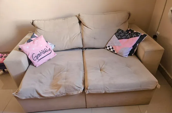 Vendo Sofá Retrátil e Reclinável Ariel, com 3 lugares