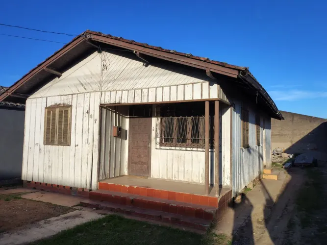 Vendo apenas a casa de madeira para retirar do local.