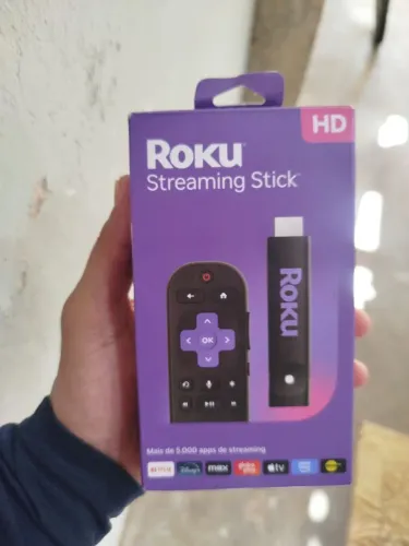 Vendo Aparelho Roku TV usado , vai na caixa e sem marcas de uso. Contém todos os ace