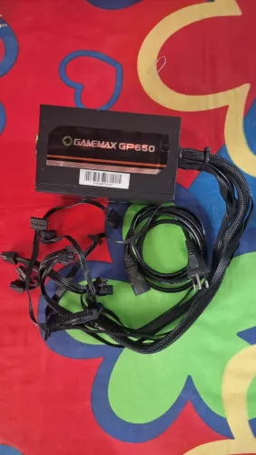 Fonte gamer 650w gamemax