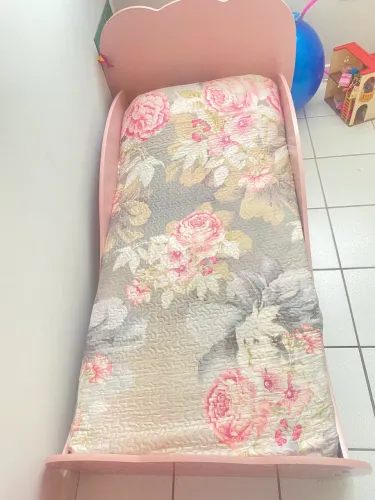 Cama infantil  + colchão = brinde colcha e lençol 