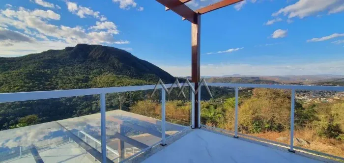 Casa à Venda no Condomínio Veredas das Gerais com 3 Suítes  416m²