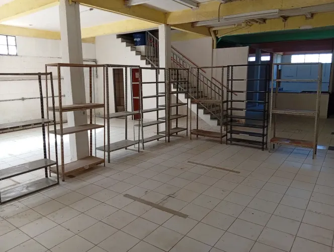 Prateleiras em aço