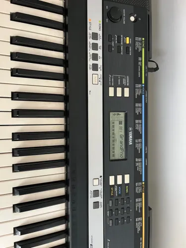 TECLADO YAMAHA PSR E243 Em excelente estado