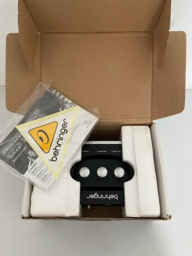 Interface de Audio Behringer UM2