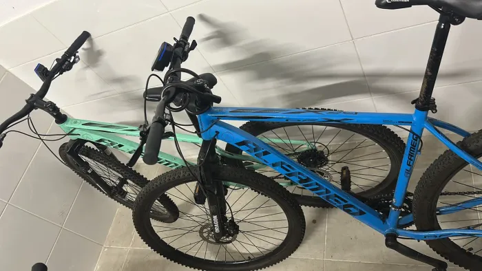 Duas bikes aro 29 