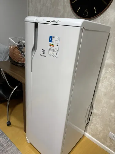 Geladeira Electrolux RE31 240L - Apenas 6 meses de uso (Excelente estado)