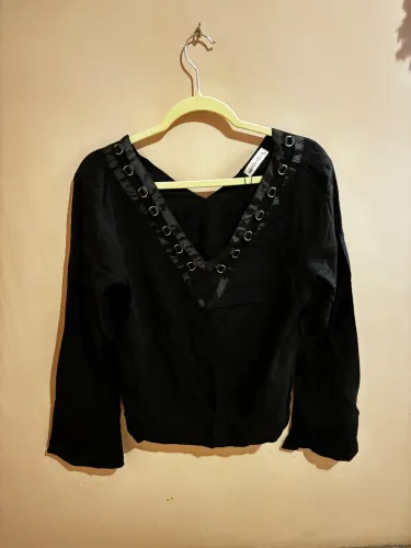 Blusa Preta Decote em V Nunca Usada - Tamanho GG