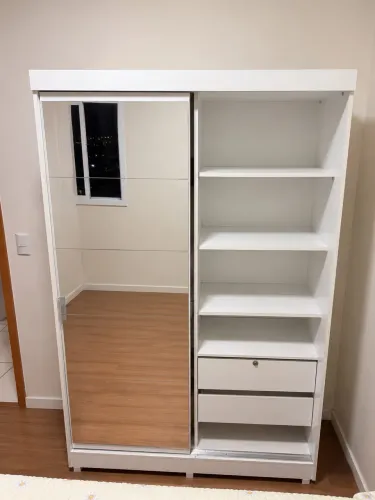 Guarda roupa porta espelhada