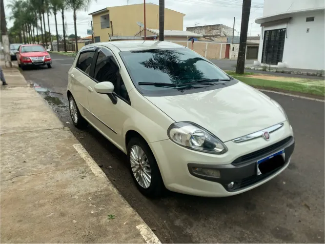 Fiat Punto Essence 1.6 Flex 16V 5P 2015