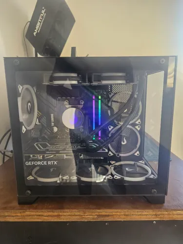 PC Gamer Ryzen 7 5700X3D + Placa de vídeo RTX 4060 8GB + 32GB RAM + SSD NVMe 1TB