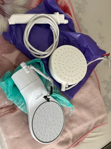 2 chuveiros em bom estado, funcionando. R$ 150 pelos dois.