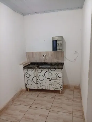 Alugo quitinete na Qd 604 do recanto das emas