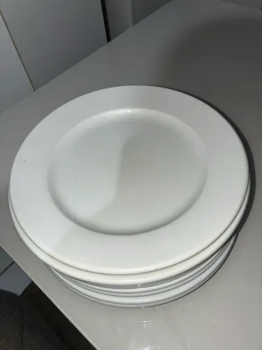10 unidades de pratos de cerâmica/ porcelanato.