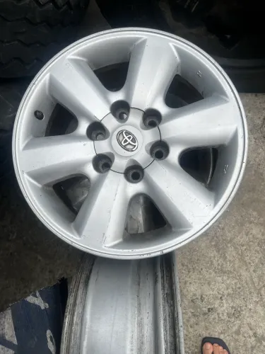 Roda Hilux aro 17 usada