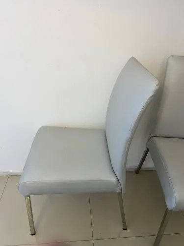 6 cadeiras de mesa de jantar.