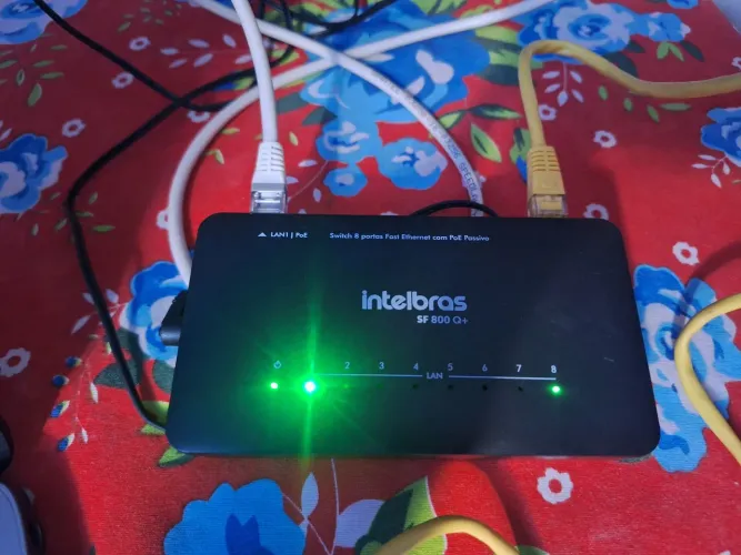 Switch Intelbras SF 800 Q+8 Portas 100Mpbs Lan/PoE