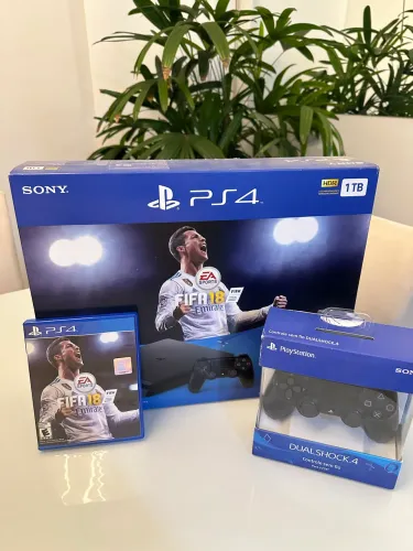 Playstation 4 com 2 controles e Caixas Originais
