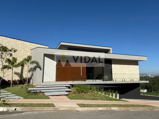 CASA TÉRREA COM EXCELENTE ACABAMENTO COM 3 SUÍTES E PISCINA À VENDA NO CONDOMÍNIO BOUGANVI