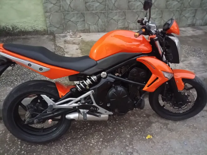 Vendo kawazaki ER 6N 650 2011 .