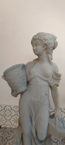 Par de Estátuas de Camponesa em Cimento (140cm) - Decoração Clássica e Paisagismo