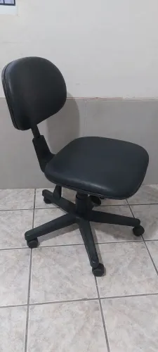 Cadeira secretária com rodinhas