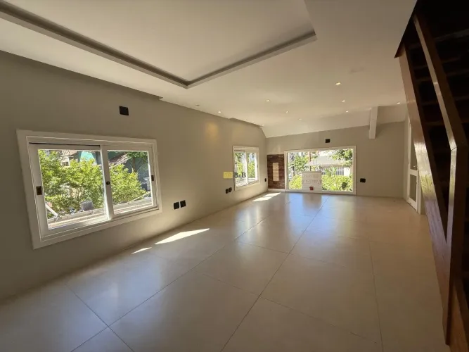 Sala comercial para locação no Centro de Gramado!