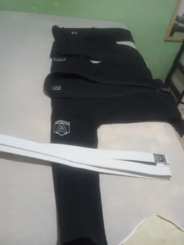 Vendo Kimono novíssimo no valor de 350 reais, preço a negociar !!