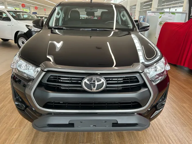 Toyota Hilux CD SR 4X4 2.8 TDI Diesel Aut. 2025