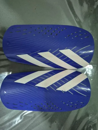 Caneleiras adidas oficial futebol