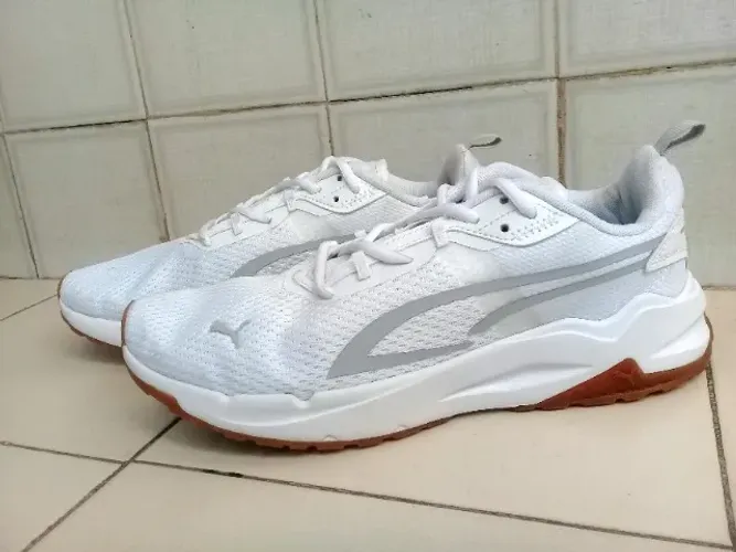 Tênis de treinar, marca puma branca