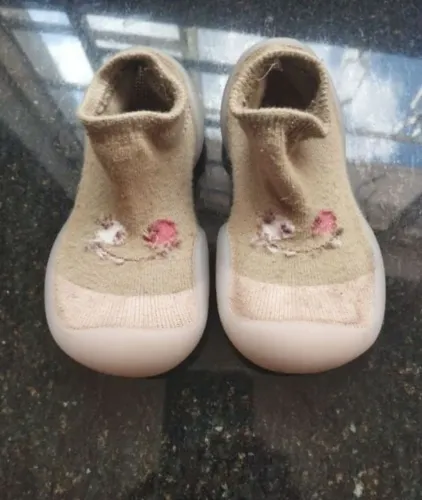 Meia infantil com solado de borracha 