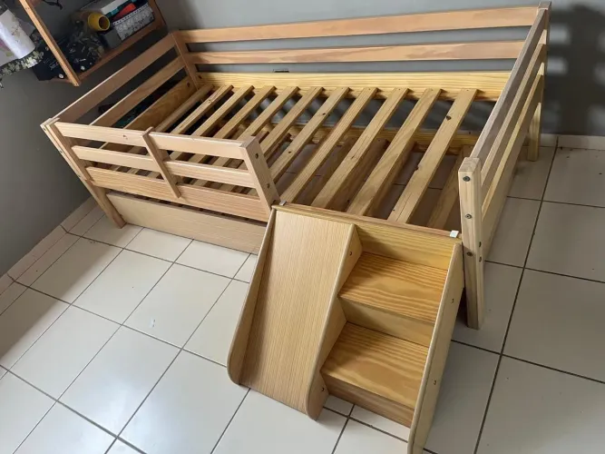 Cama infantil dupla madeira semi nova