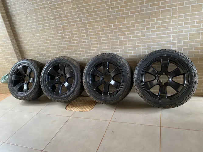 Jogo De Rodas Aro 20 Off-Road 6 Furos Com Pneus Roadcruza RA1100 Seminovos