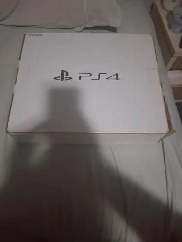 PS4 Slim + Controle c/ Carregador + Marvel Spiderman Miles Morales