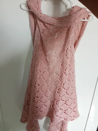 Colete de crochê rosé longo
