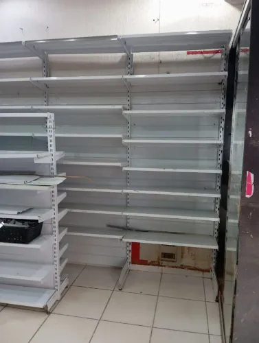 Gôndolas, prateleiras de aço