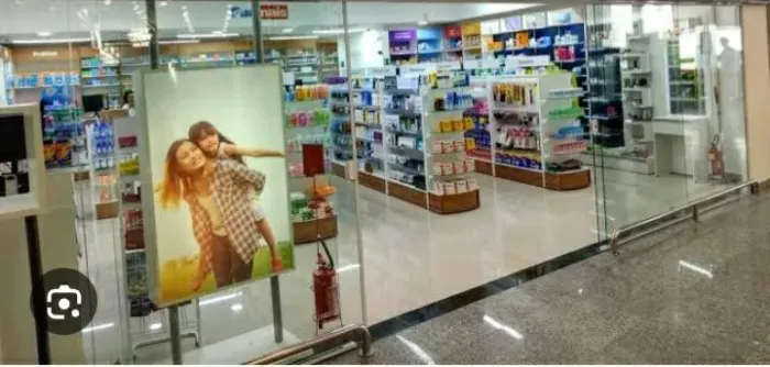 Vendo farmacia completa sao moveis  semi-novos para farmacia,mercado,padaria e etc