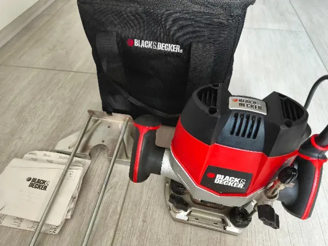 Tupia de Coluna 1200 W com bolsa RP250BE Black&Decker seminova 127v